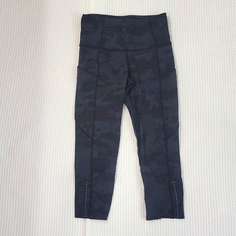 Lululemon Camo SZ 4 Crop Leggings